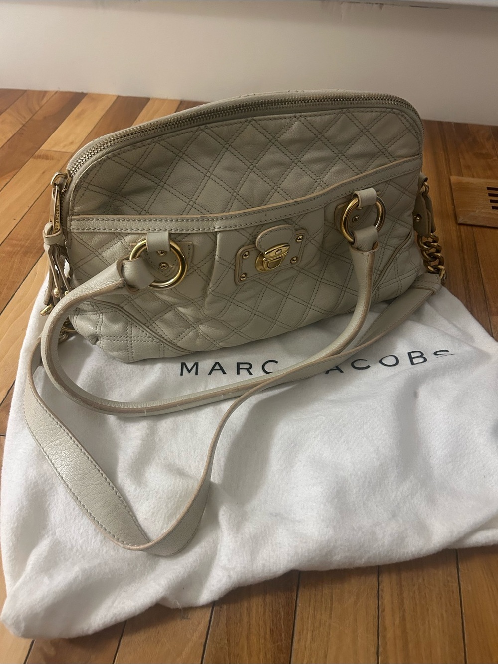 Marc Jacobs Cream Quilted Leather Shoulder Bag with Gold Hardware